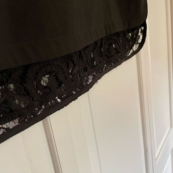 SALE Ann Taylorblack lace trim pencil skirt size 8 - Picture 3 of 6